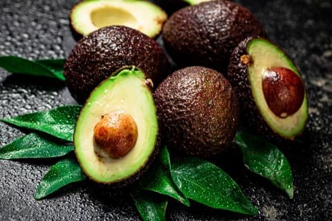 Taze Hasat Hass Avokado - 1 KG (4-5 ADET) - Gerçek Anamur Avokadosu - Anamour Natural